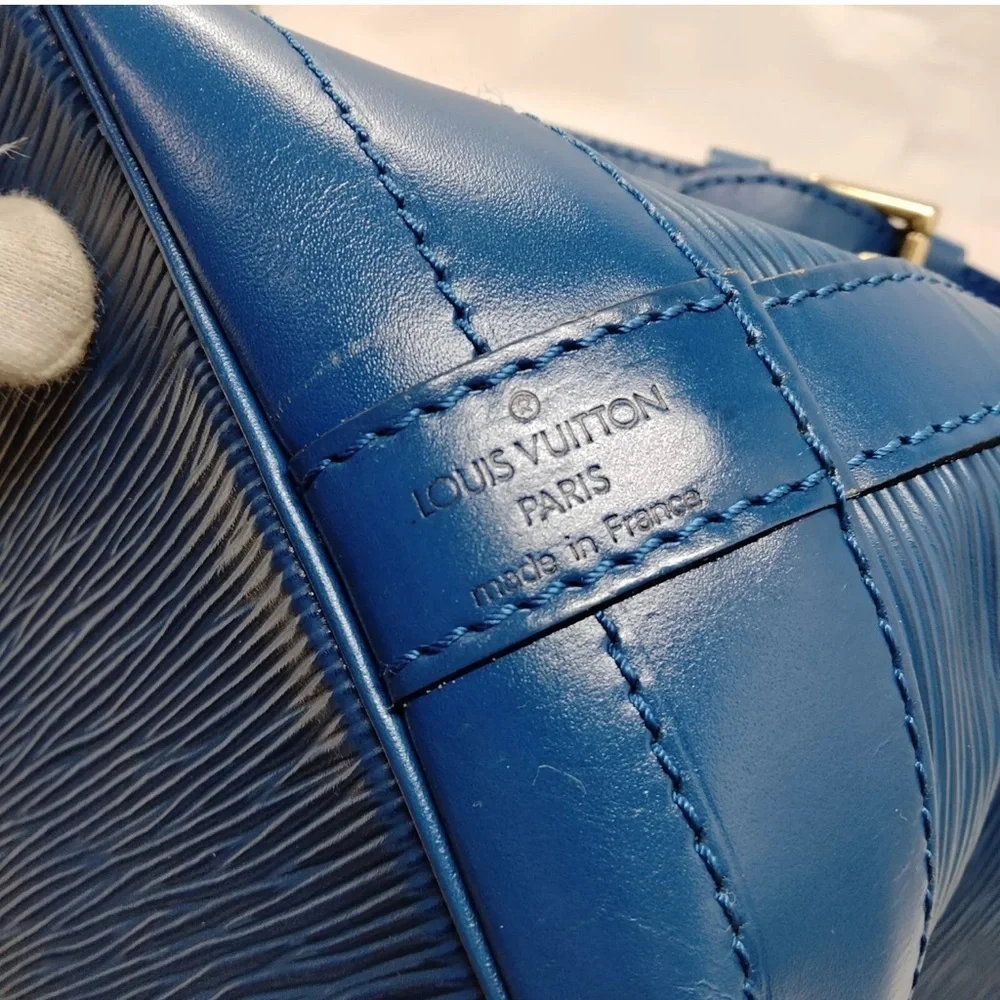 Louis Vuitton authentic epi hobo bucket bag